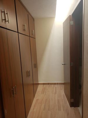 WALKING CLOSET