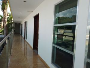 Renta de oficina semiamueblada y con servicios incluidos en colonia Maya