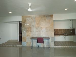 Renta de oficina semiamueblada y con servicios incluidos en colonia Maya