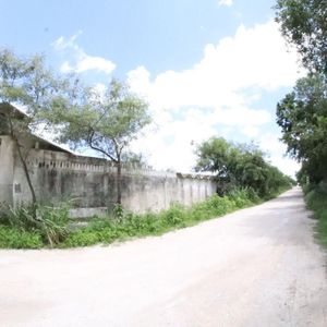 Terreno en Esquina a 2 calles de Carretera Mérida-Progreso