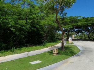 Terreno Frente a Campo de Golf en Yucatán Country Club