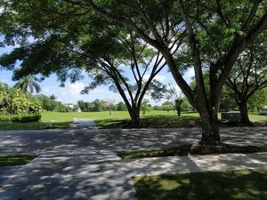 Terreno Frente a Campo de Golf en Yucatán Country Club