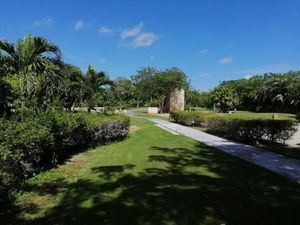 Terreno Frente a Campo de Golf en Yucatán Country Club