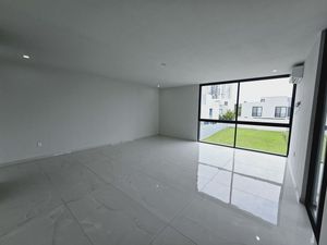 RESIDENCIA  CON 4 RECAMARAS AMPLIAS Y ESTUDIO CON TERRAZA