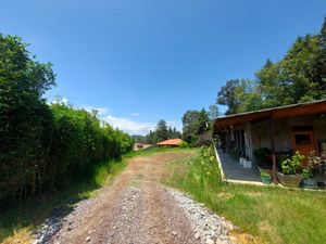 Terreno en venta con construcción, Valle de Bravo.