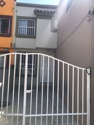 SE RENTA BONITA CASA EN RESIDENCIAL AGUA CALIENTE