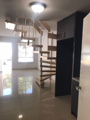 SE RENTA BONITA CASA EN RESIDENCIAL AGUA CALIENTE