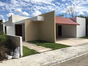 CASA EN RENTA EN MERIDA F-11308, 3 REC. LA REJOYADA $30,000