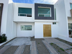 MODERNA CASA EN GRAND JURIQUILLA, QUERÉTARO