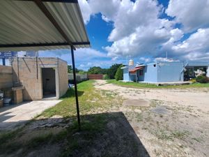 TERRENO CON CASA EN PARAISO A 60 METROS DE LA CARRETERA MERIDA A PROGRESO