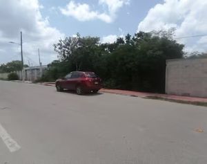 BONITO TERRENO EN FRACCIONAMIENTO FLAMBOYANES CARRETERA MÉRIDA PROGRESO