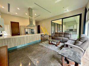 Venta de casa en San Pedro, excelente ubicación!