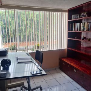 CASA AMPLIA CON CONSULTORIO MEDICO EN PLATA BAJA