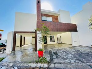 Casa en Venta Cumbres con Terreno Extra