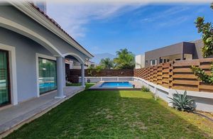 CASA EN VENTA EN RESIDENCIAL Y CLUB DE GOLF LA HERRADURA