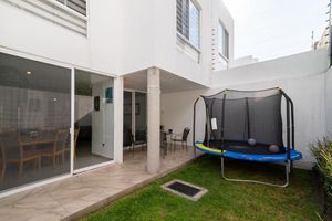 Casa en venta con roof garden y jardín en El Refugio