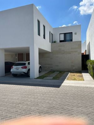 Hermosa casa amueblada en juriquilla