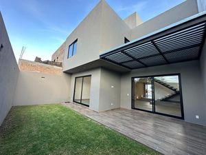 Estrena Casa en Venta en Lomas de Juriquilla 4 rec