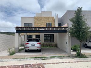 Hermosa casa en venta en fracc mayorazgo, Querétaro, a 5 min de la anahuac