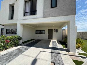 Casa en venta en zona Mirador, Querétaro, casa con cochera techada