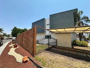 Casa en venta en puerta real, Querétaro, casa con gran jardín!