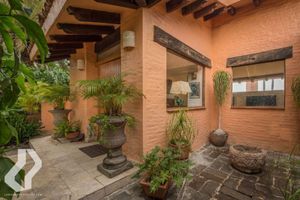 Casa en venta dentro de coto en Lomas del Valle