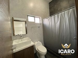 CASA EN VENTA EN ÁREA DE VALLE ESCONDIDO CON OFICNA