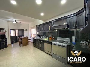 CASA EN VENTA EN HACIENDAS DEL VALLE CON CUARTO DE SERVICIO