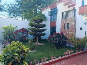 Casa en Venta a precio de Terreno!!!!