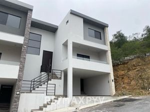 Casa en Venta en Cumbres de Santiago, Santiago