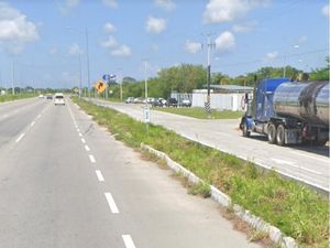 Terreno sobre carretera Mérida - Progreso