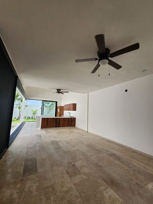 CASA EN VENTA PRIV. PARQUE CENTRAL,  ENTREGA INMEDIATA