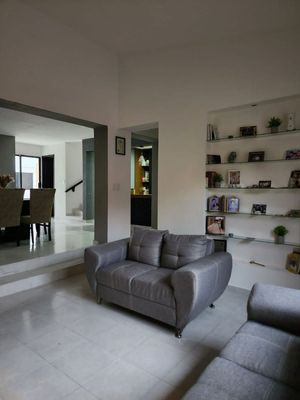 CASA EN VENTA EN MONTEALBAN, MERIDA YUCATAN CON ALBERCA