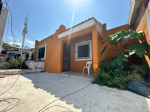 CASA EN VENTA EN PROGRESO YUCATAN, A 400  METROS DEL MAR, PARA REMODELAR