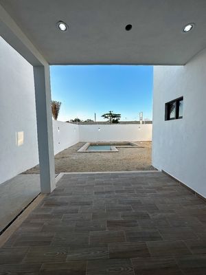 Venta Casa en Privada  3 Recámaras y Alberca Conkal . Priv Canaria