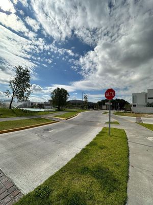 EN VENTA 2 TERRENOS DENTRO DE HERMOSO DESARROLLO AL SUR DE LA CIUDAD