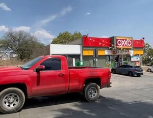 Locales Comerciales Plaza Zimaltá, Tlaquepaque