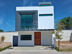 CASA EN VENTA EN PARQUES VALLARTA, ZAPOPAN