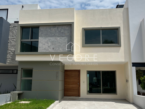 CASA EN VENTA EN LOS ALMENDROS RESIDENCIAL, ZAPOPAN