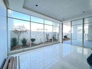 RESIDENCIA EN RENTA EN PUERTA LAS LOMAS, ZAPOPAN