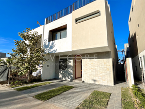 CASA EN VENTA EN PARQUES VALLARTA, ZAPOPAN