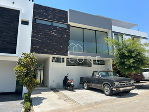 CASA EN VENTA EN VALLE IMPERIAL, ZAPOPAN