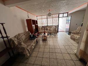 CASA CON LOCAL EN VENTA EN LOMAS DEL PARAÍSO, GUADALAJARA