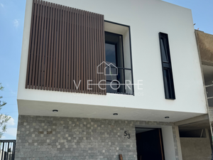 CASA EN VENTA EN PARQUES VALLARTA, ZAPOPAN