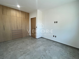 CASA EN VENTA EN PARQUES VALLARTA, ZAPOPAN