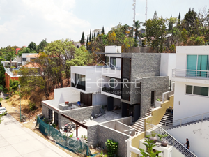 RESIDENCIA EN OBRA BLANCA EN EL PALOMAR, TLAJOMULCO DE ZUÑIGA