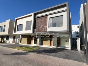 CASA EN VENTA EN BOSQUES VALLARTA, ZAPOPAN