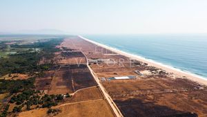 TERRENO FRENTE A PLAYA DE ACAPULCO, GUERRERO