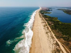 TERRENO FRENTE A PLAYA DE ACAPULCO, GUERRERO