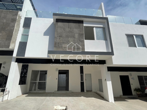 CASA EN VENTA EN RESIDENCIAL BOSQUE ENCANTADO, LOS ROBLES, ZAPOPAN